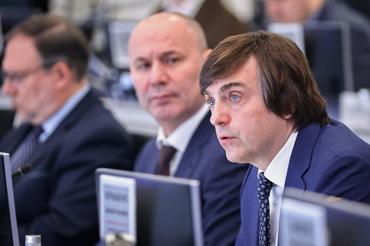 23 мая во всех 89 регионах России и в 55 зарубежных странах начнется основной этап ЕГЭ .